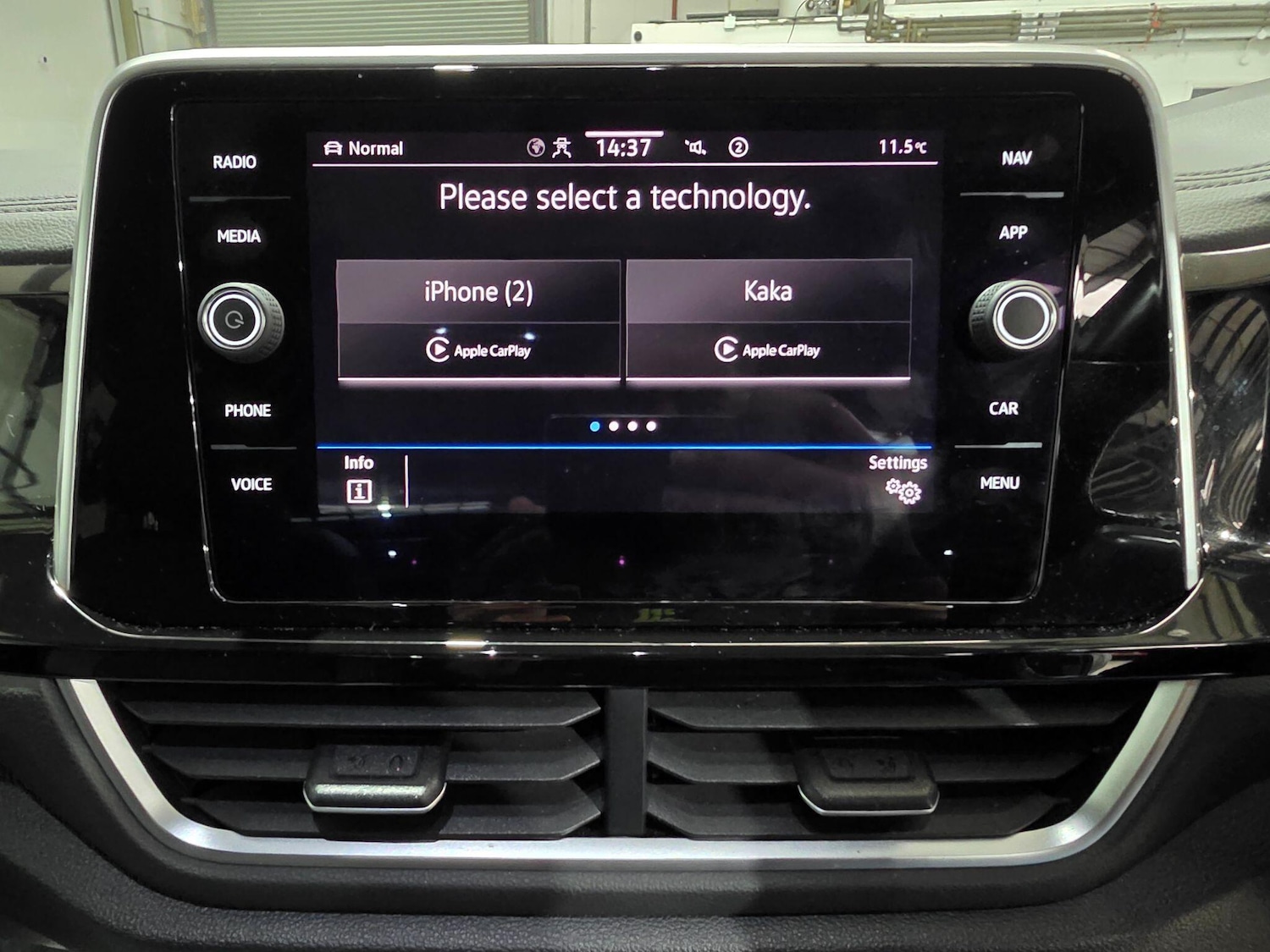 Used Volkswagen T-Roc 2022 for sale - 76823418: Photo 9