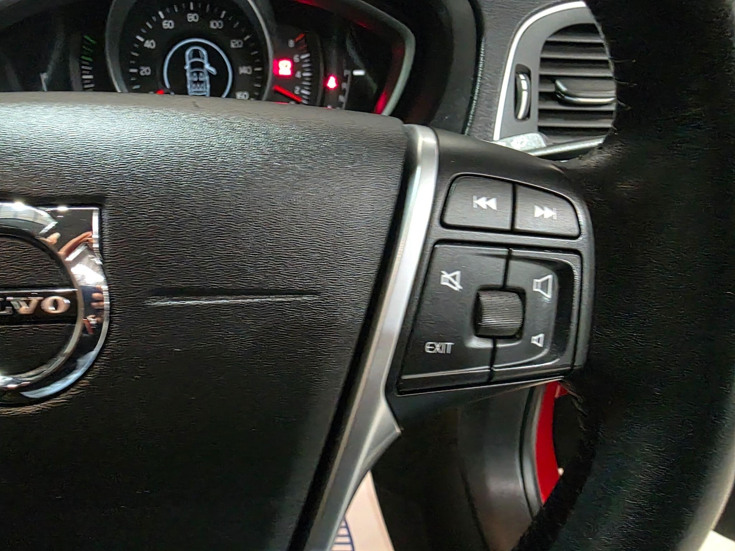 Used Volvo V40 Cross Country 2018 for sale - 76032285: Photo 14