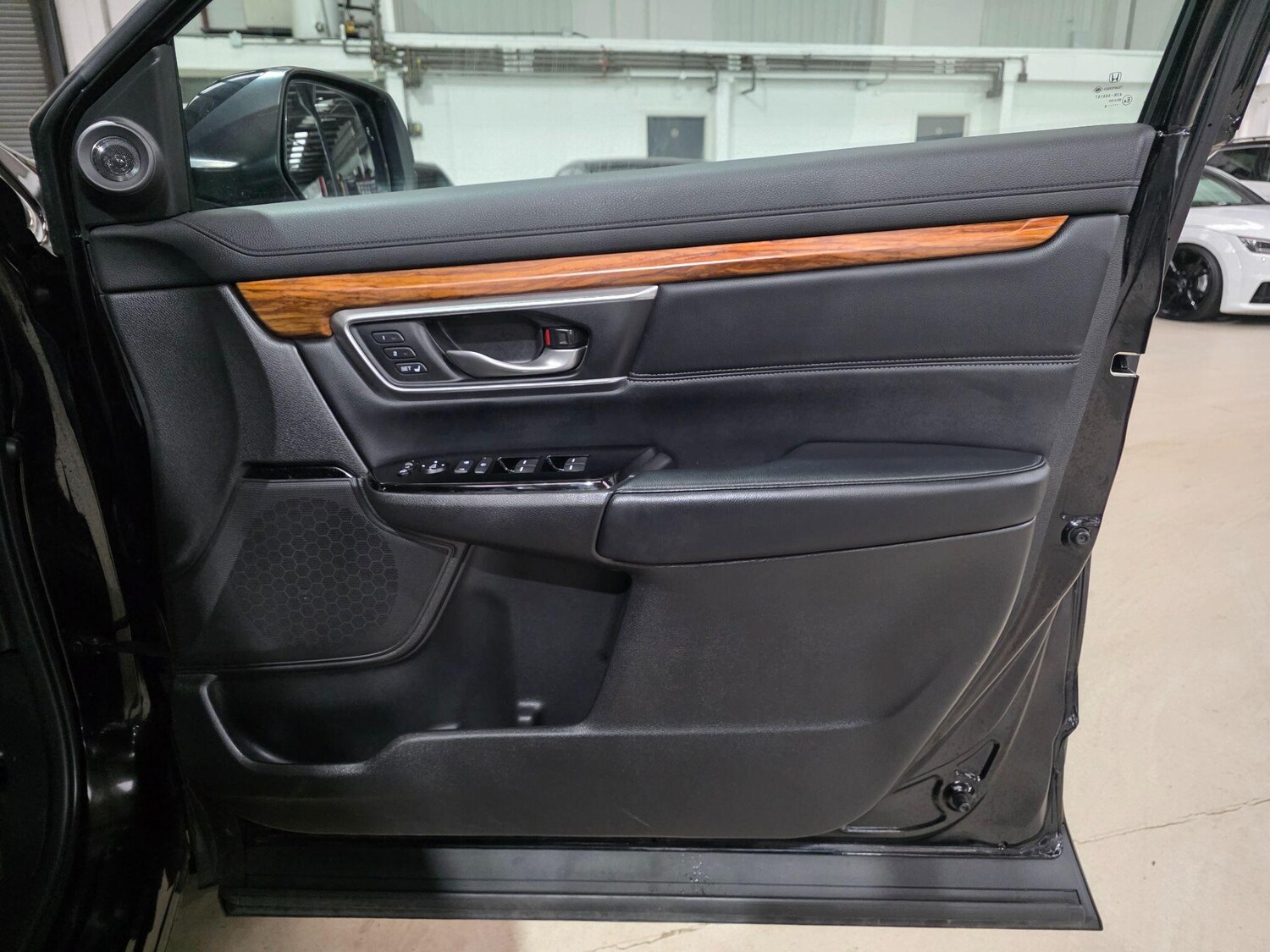 Used Honda CR-V 2018 for sale - 76823455: Photo 16