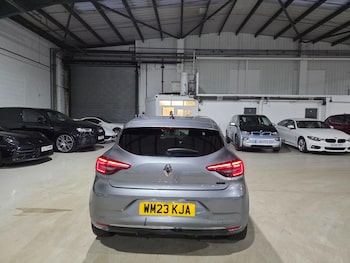 Used Renault Clio 2023 for sale - 77925701: Photo