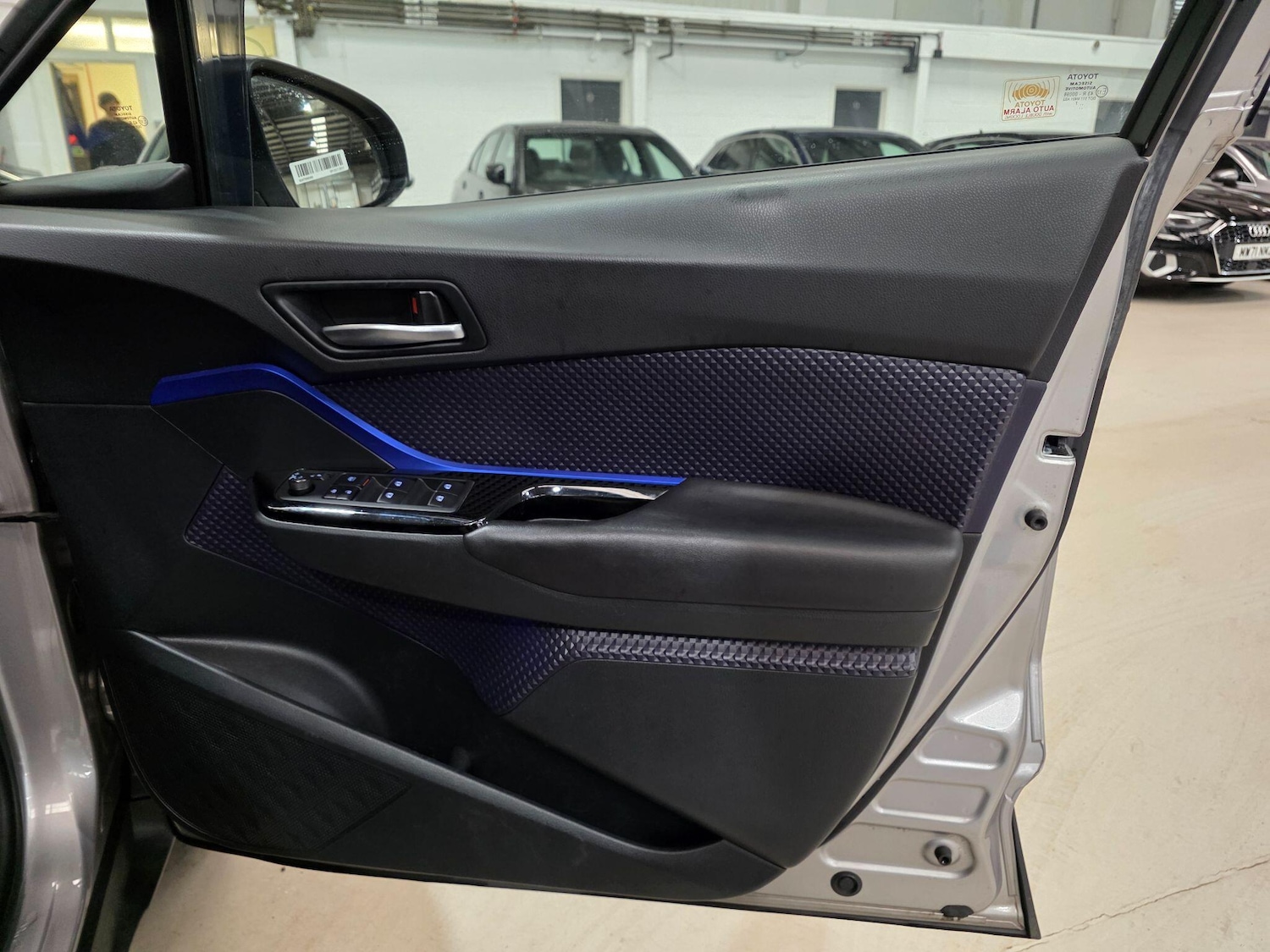 Used Toyota C-HR 2017 for sale - 76094375: Photo 11