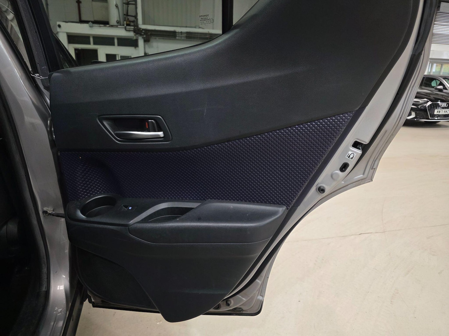 Used Toyota C-HR 2017 for sale - 76094375: Photo 18