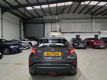 Used Toyota C-HR 2021 for sale - 77040690: Photo