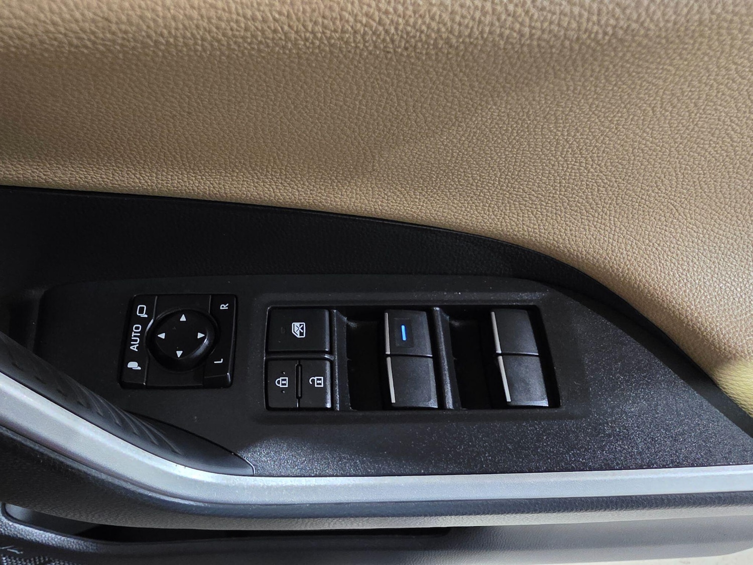 Used Toyota RAV4 2019 for sale - 77190721: Photo 18