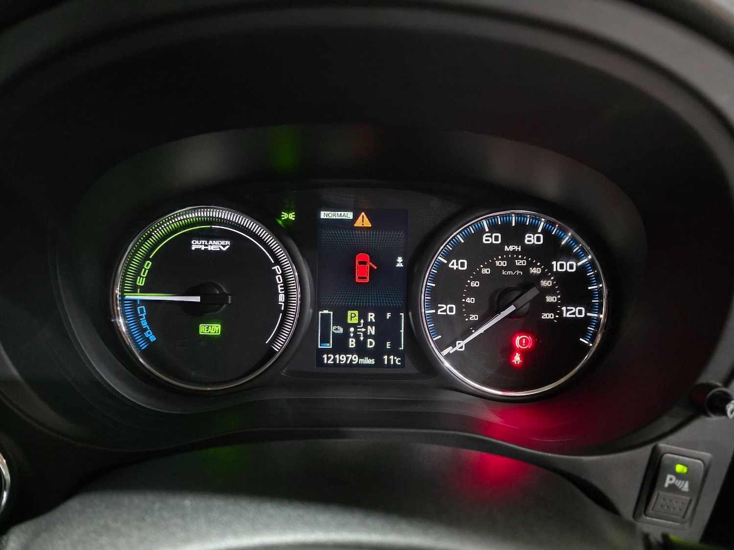 Used Mitsubishi Outlander 2015 for sale - 76398103: Photo 11