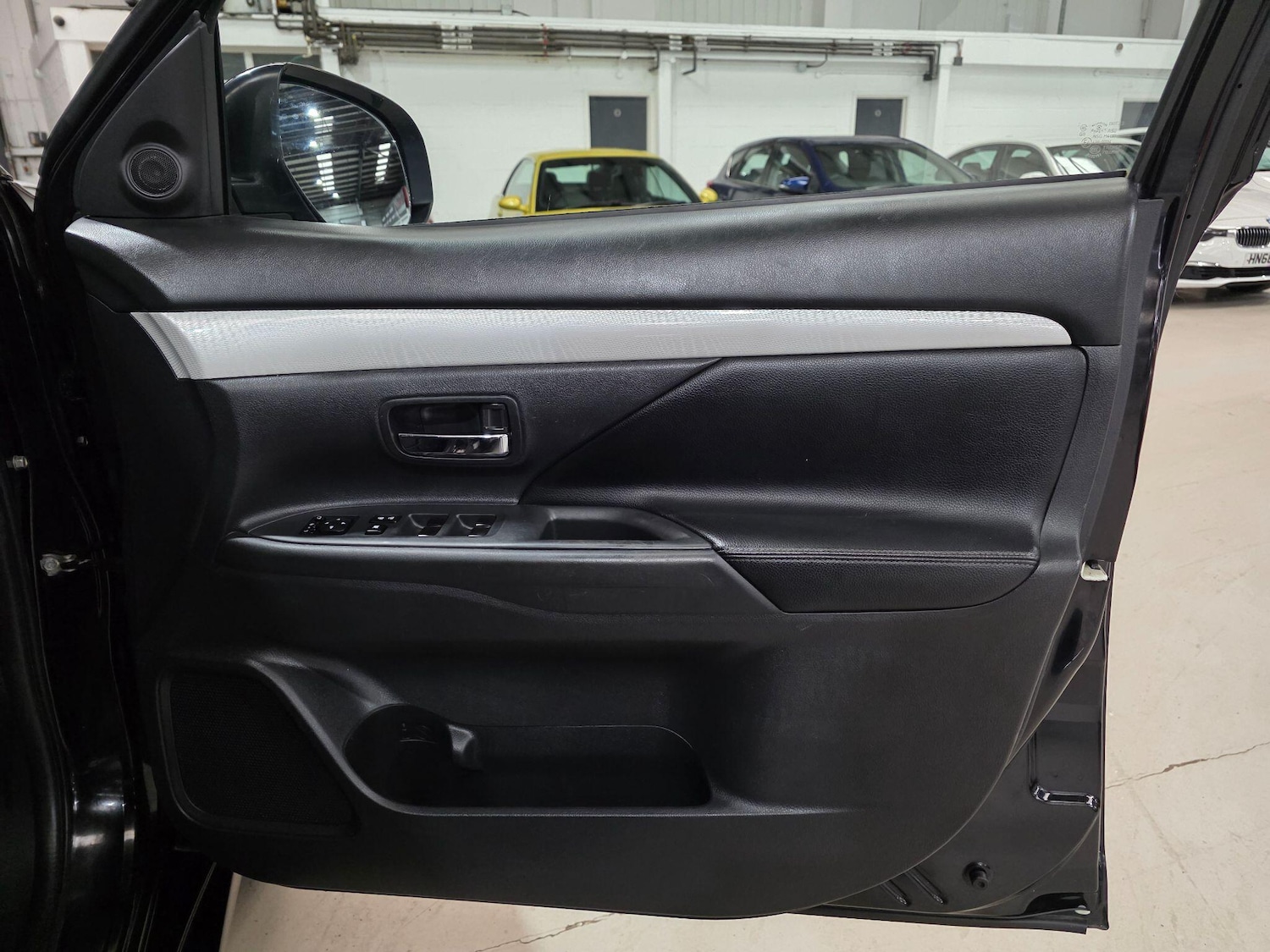 Used Mitsubishi Outlander 2015 for sale - 76398103: Photo 14