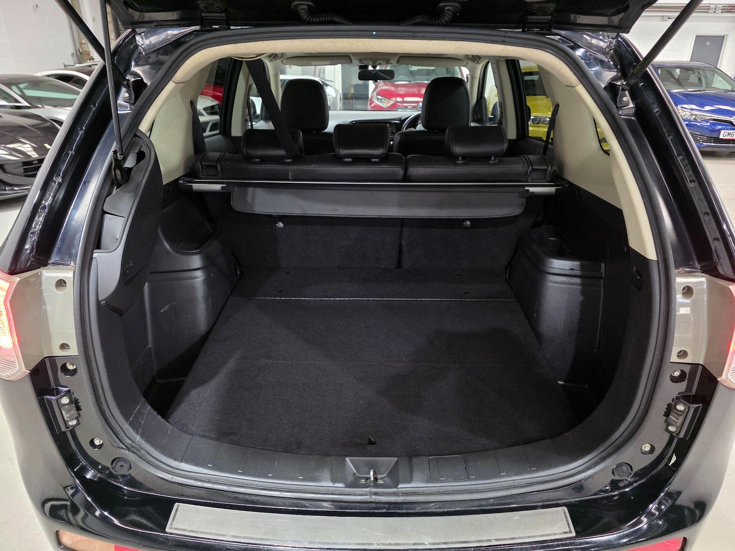 Used Mitsubishi Outlander 2015 for sale - 76398103: Photo 28