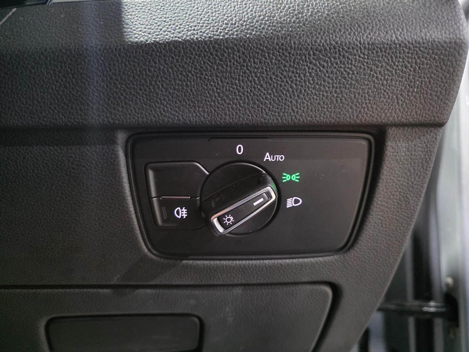 Used Volkswagen Passat for sale - 77016649: Photo 16