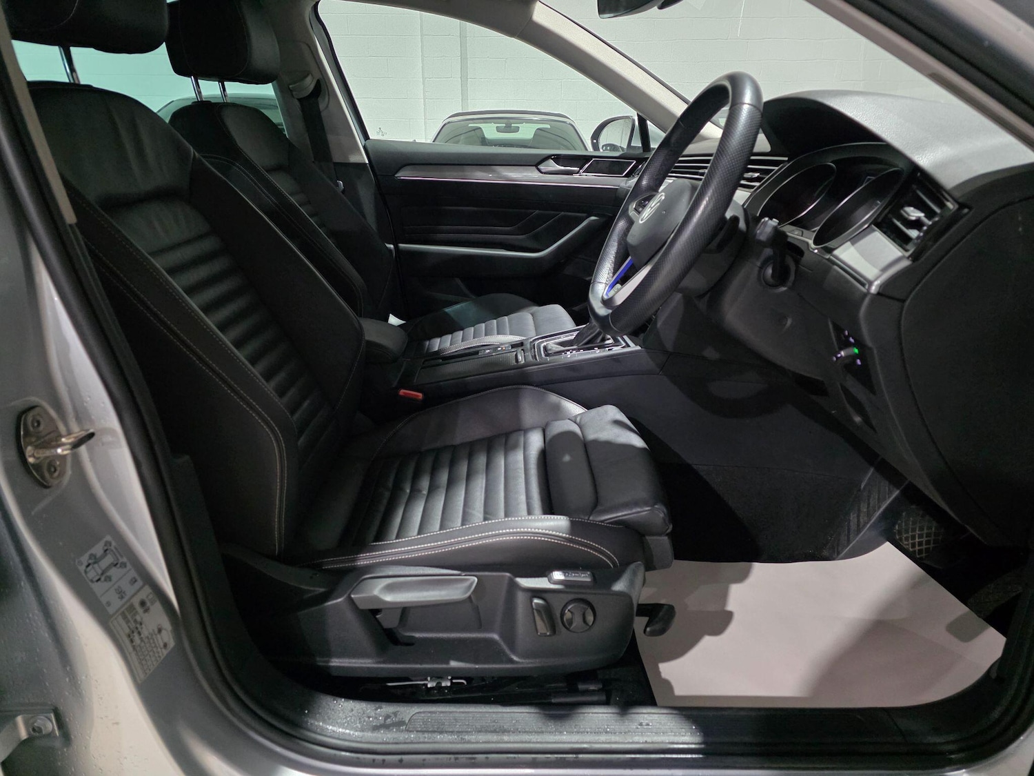 Used Volkswagen Passat for sale - 77016649: Photo 6