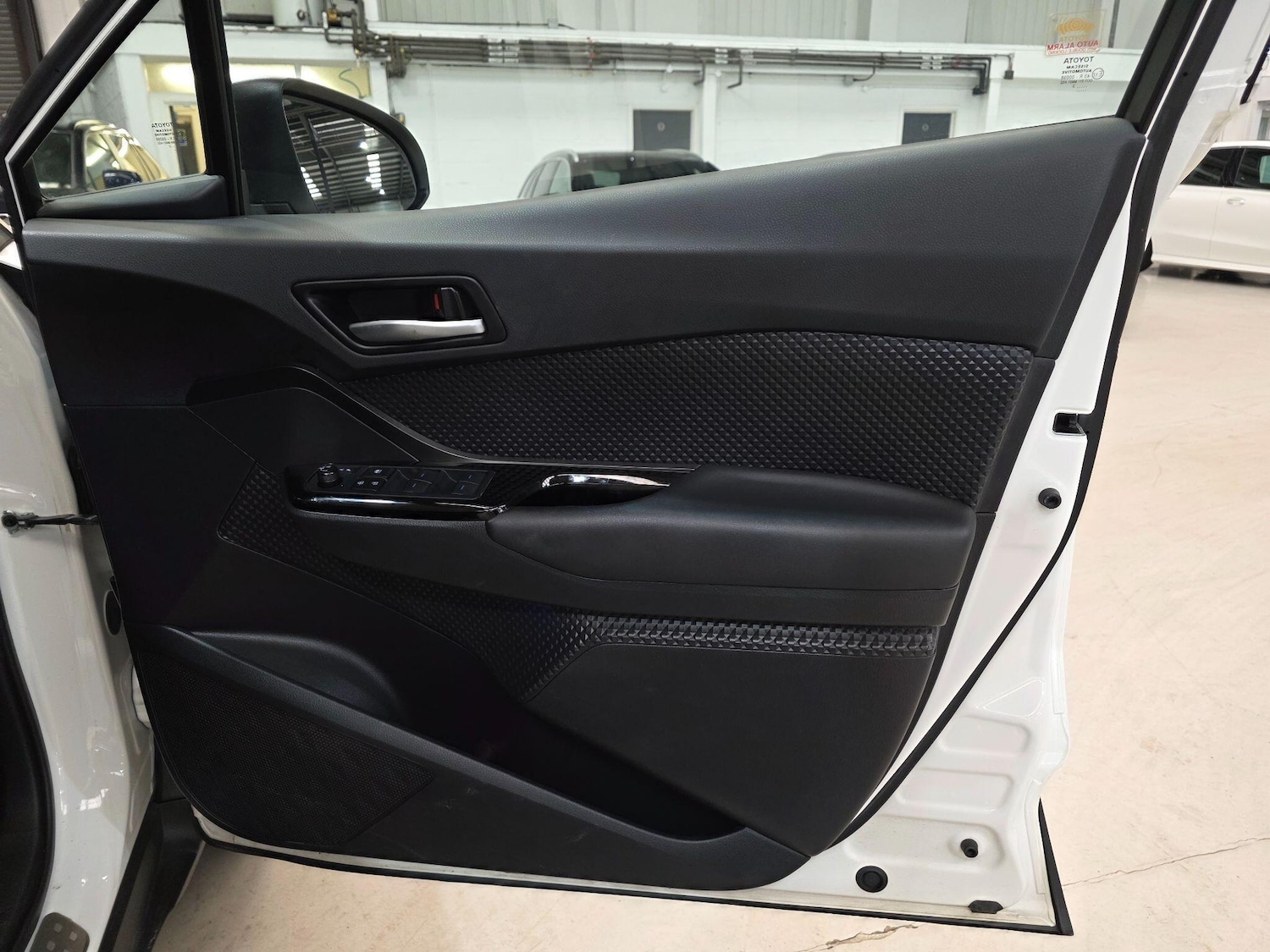 Used Toyota C-HR 2022 for sale - 76214279: Photo 11