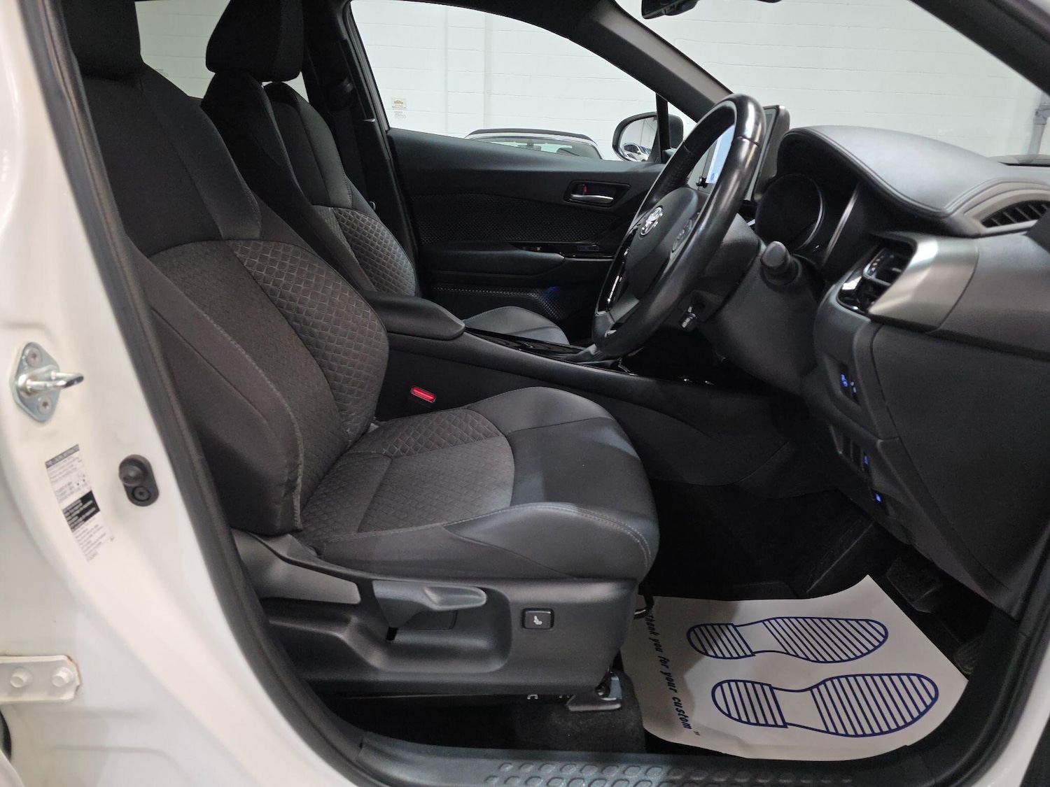 Used Toyota C-HR 2022 for sale - 76214279: Photo 6