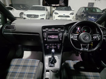 Used Volkswagen Golf 2016 for sale - 76473748: Photo