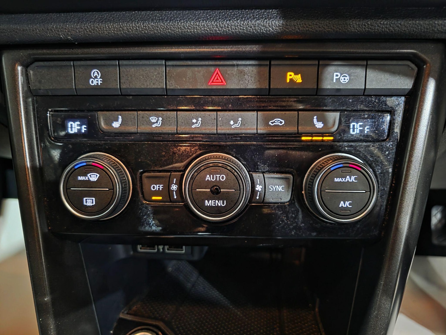 Used Volkswagen T-Roc for sale - 76727940: Photo 10