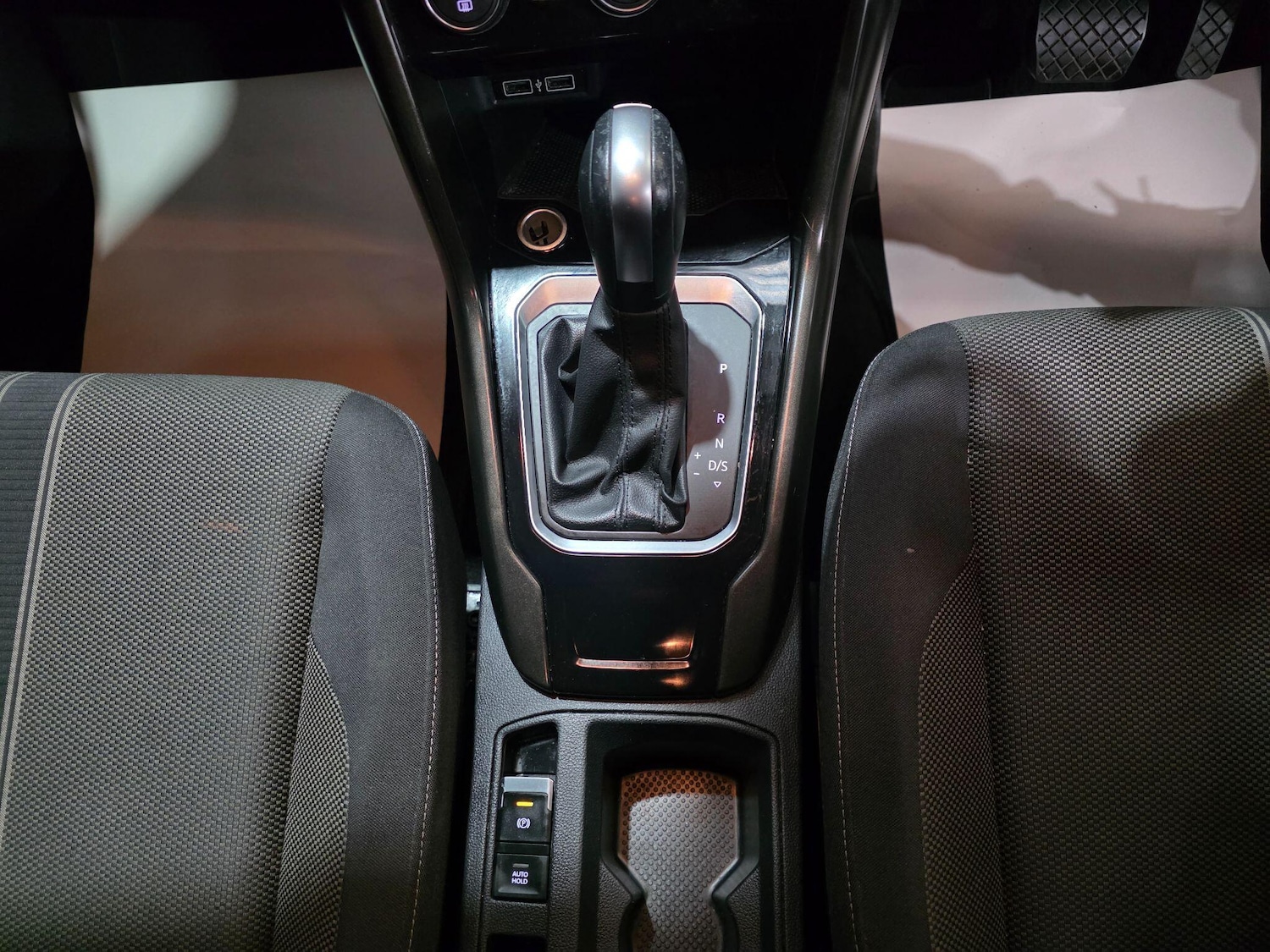 Used Volkswagen T-Roc for sale - 76727940: Photo 11