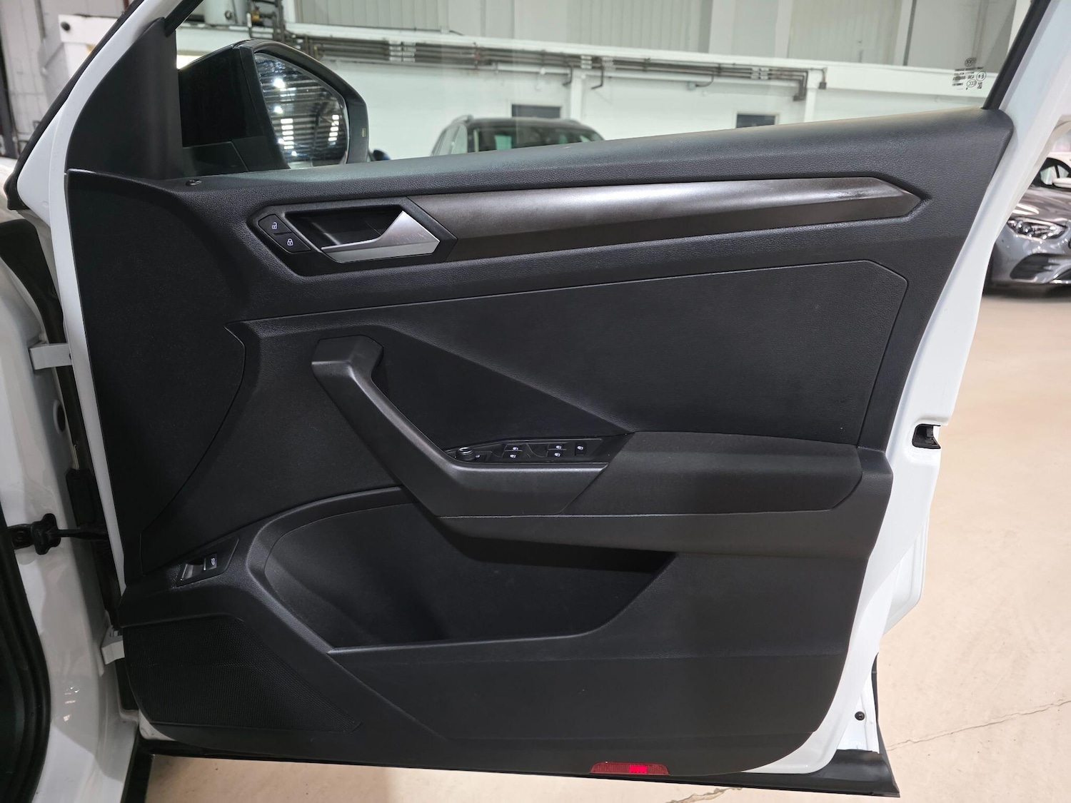 Used Volkswagen T-Roc for sale - 76727940: Photo 14