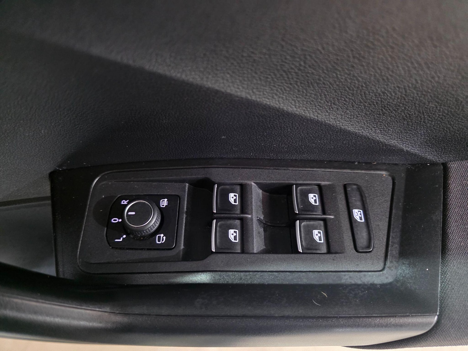 Used Volkswagen T-Roc for sale - 76727940: Photo 15