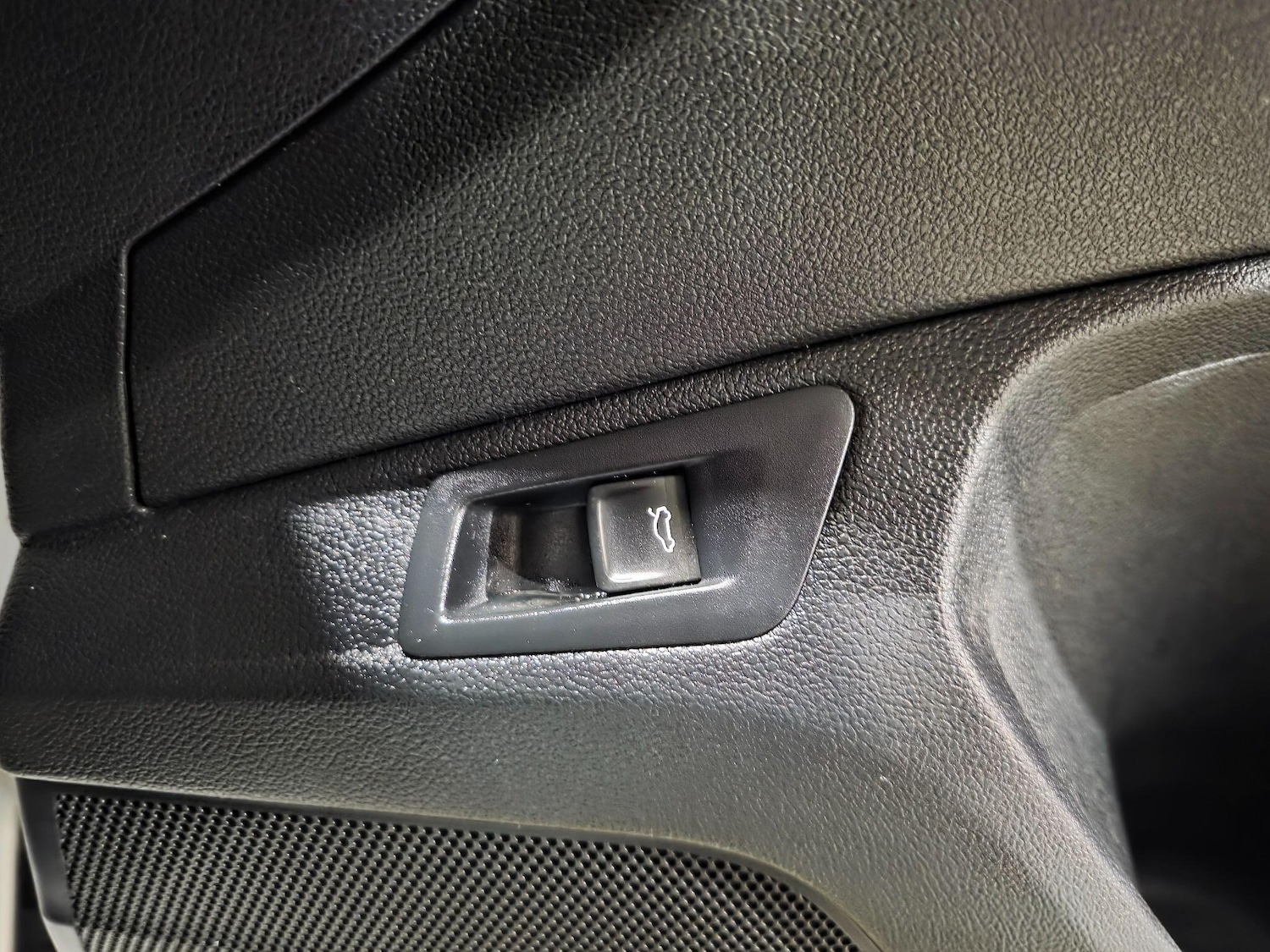 Used Volkswagen T-Roc for sale - 76727940: Photo 16