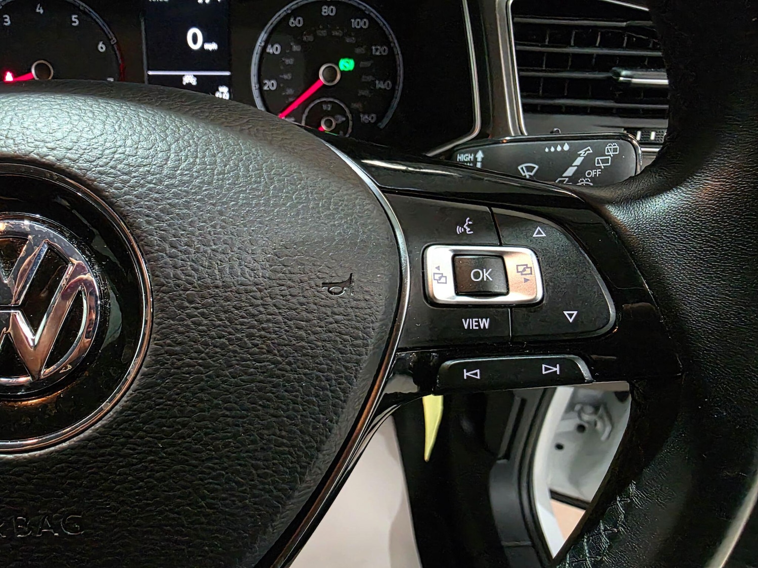 Used Volkswagen T-Roc for sale - 76727940: Photo 19