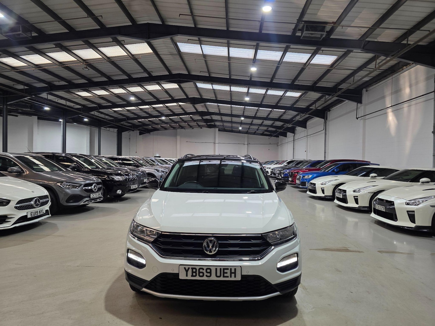 Used Volkswagen T-Roc for sale - 76727940: Photo 2