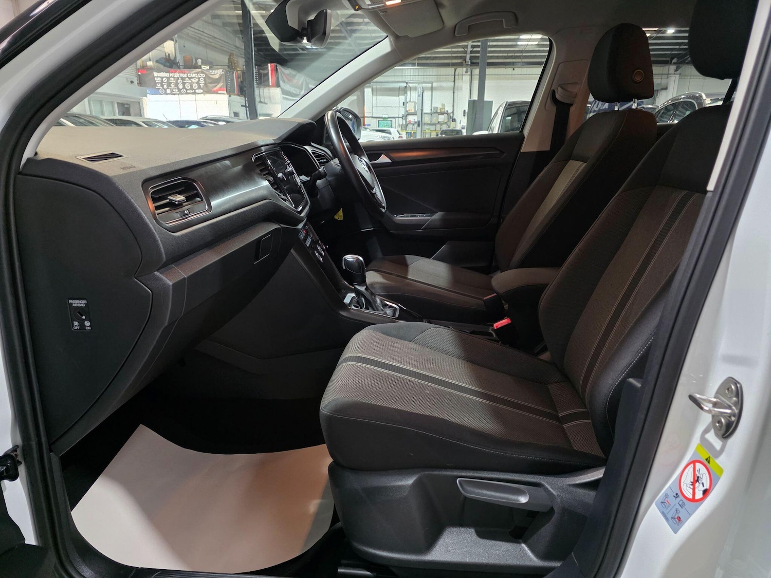 Used Volkswagen T-Roc for sale - 76727940: Photo 27