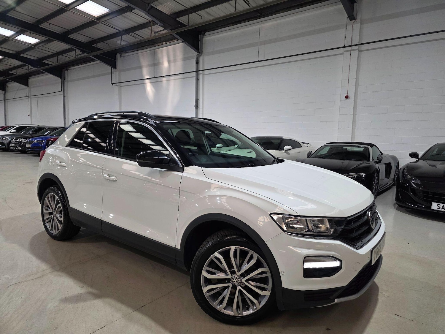 Used Volkswagen T-Roc for sale - 76727940: Photo 3