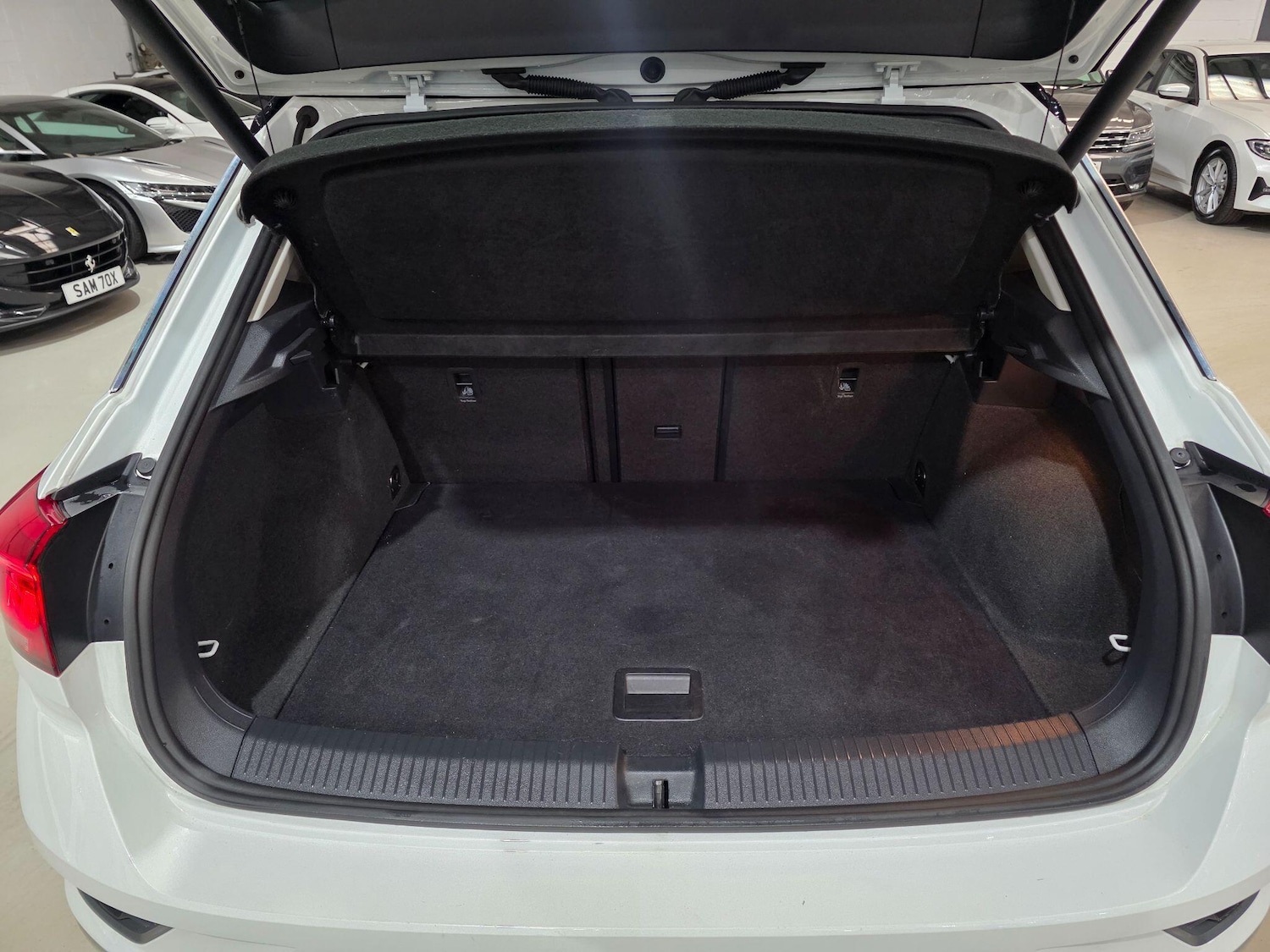 Used Volkswagen T-Roc for sale - 76727940: Photo 30