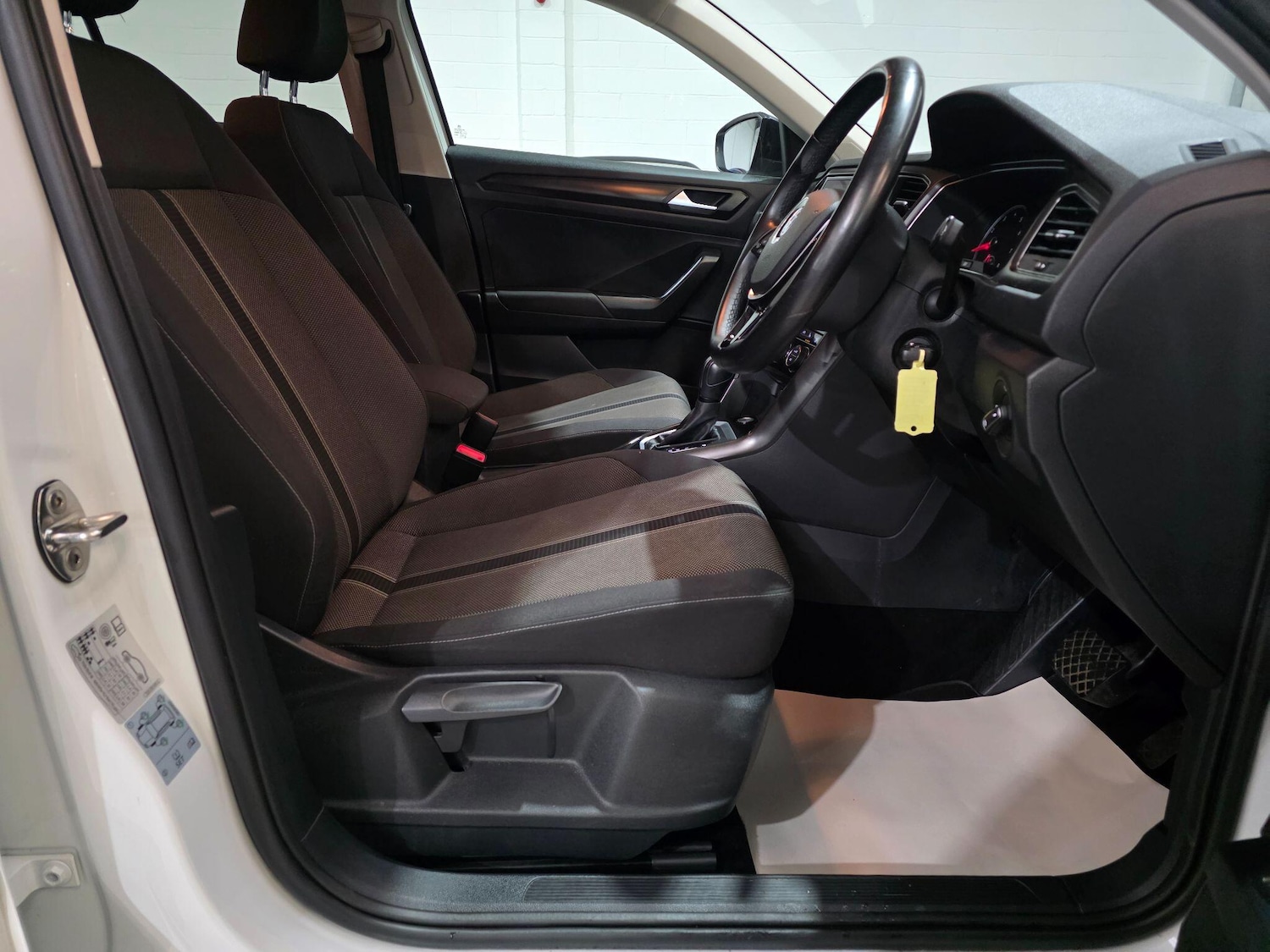 Used Volkswagen T-Roc for sale - 76727940: Photo 6