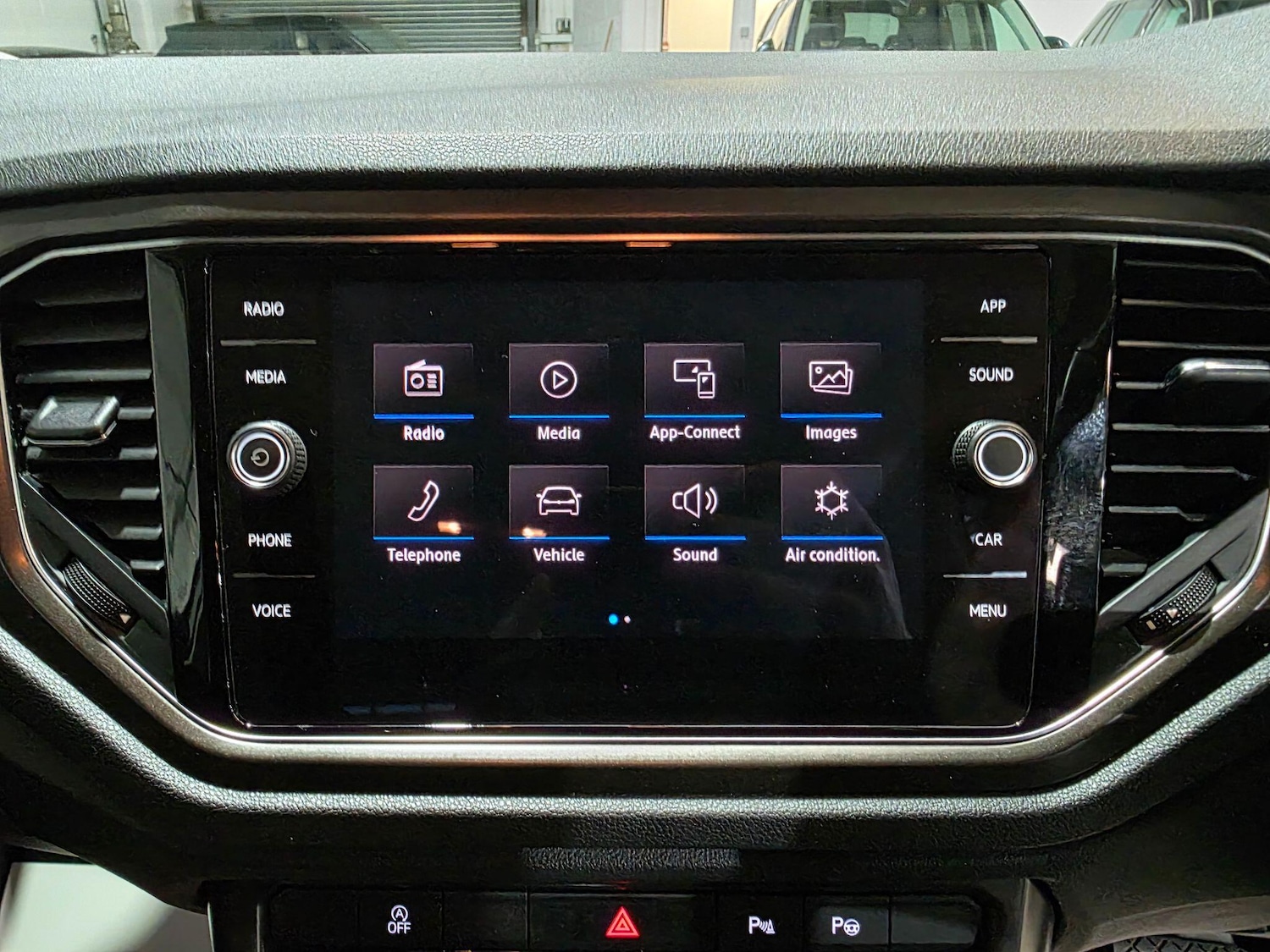 Used Volkswagen T-Roc for sale - 76727940: Photo 7