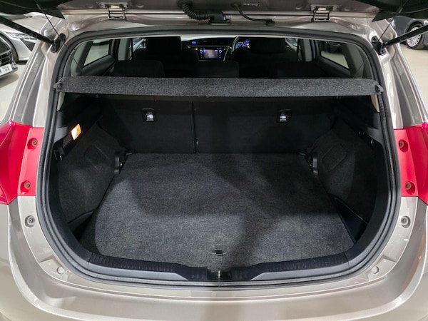 Used Toyota Auris 2013 for sale - 76085180: Photo 25