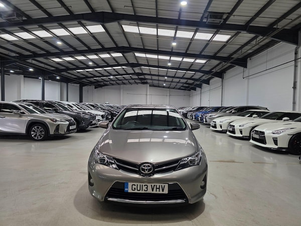 Used Toyota Auris 2013 for sale - 76085180: Photo 2