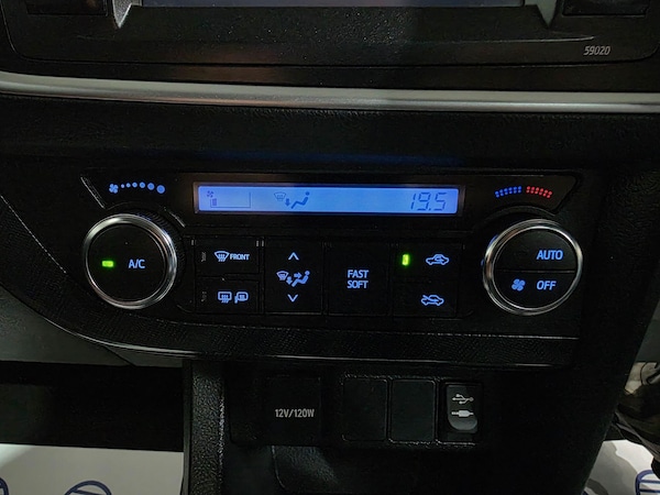 Used Toyota Auris 2013 for sale - 76085180: Photo 8