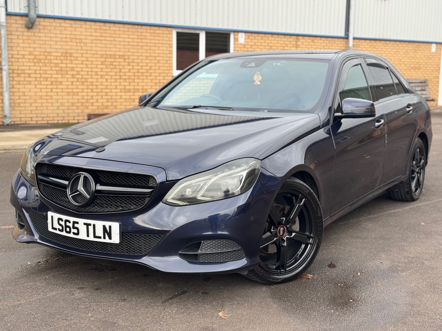 Used Mercedes-Benz E Class 2015 for sale - 76725441: Photo 1