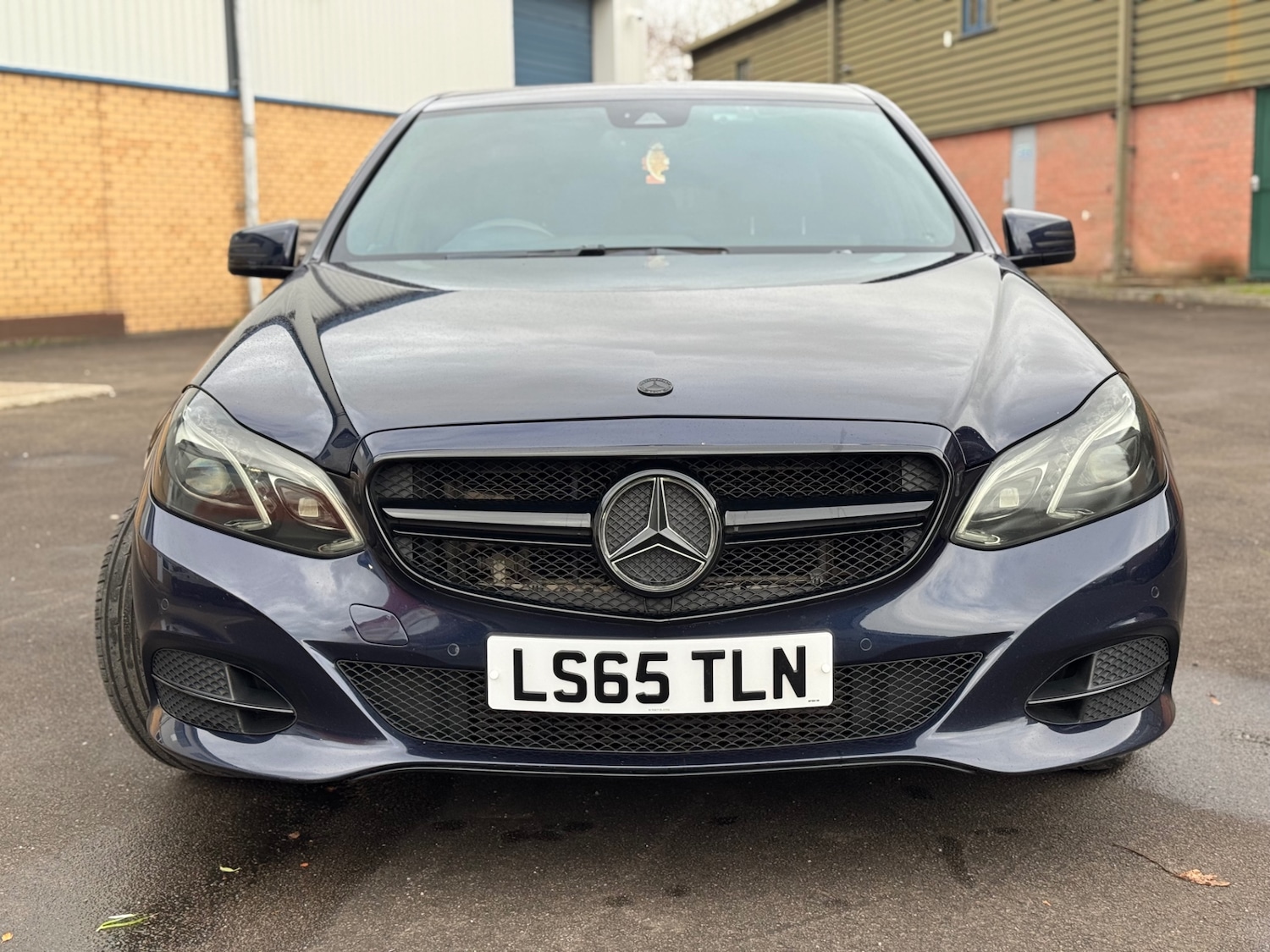 Used Mercedes-Benz E Class 2015 for sale - 76725441: Photo 2