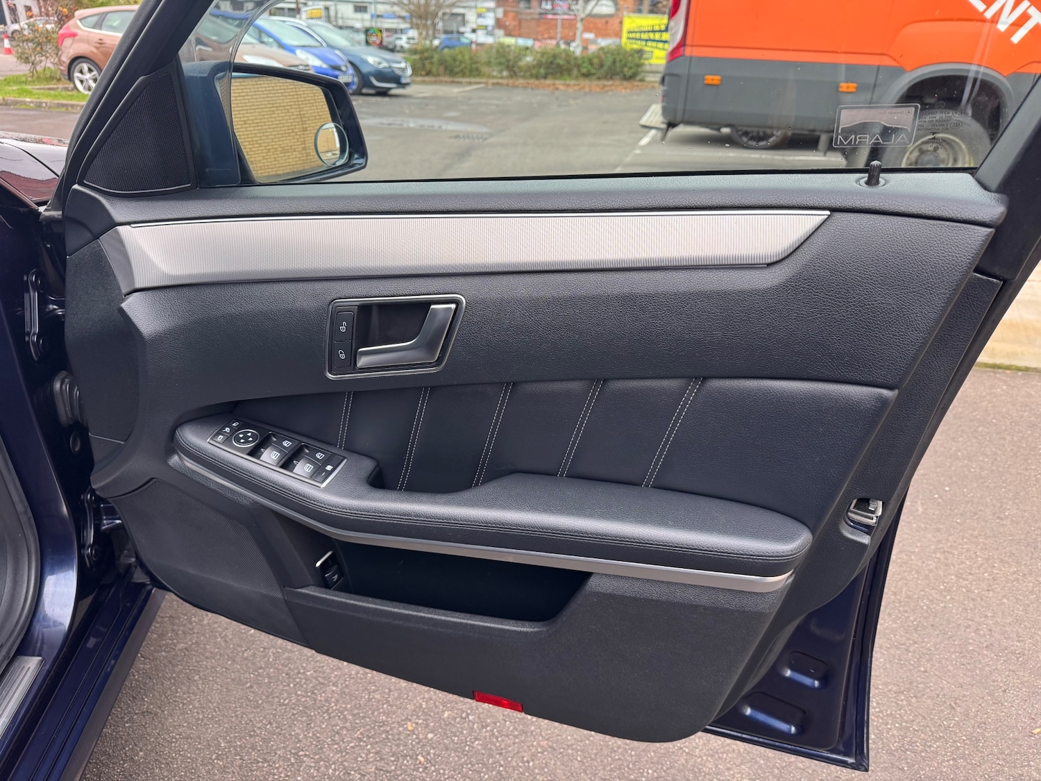 Used Mercedes-Benz E Class 2015 for sale - 76725441: Photo 35