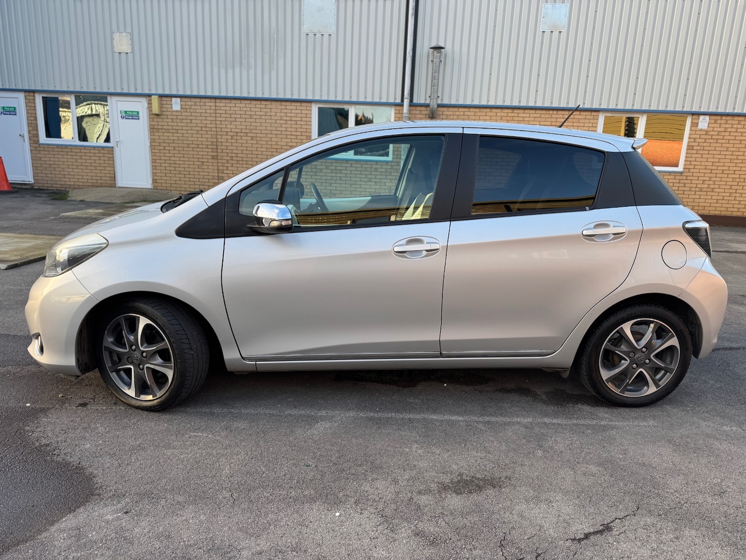 Used Toyota Yaris 2014 for sale - 77008886: Photo 15