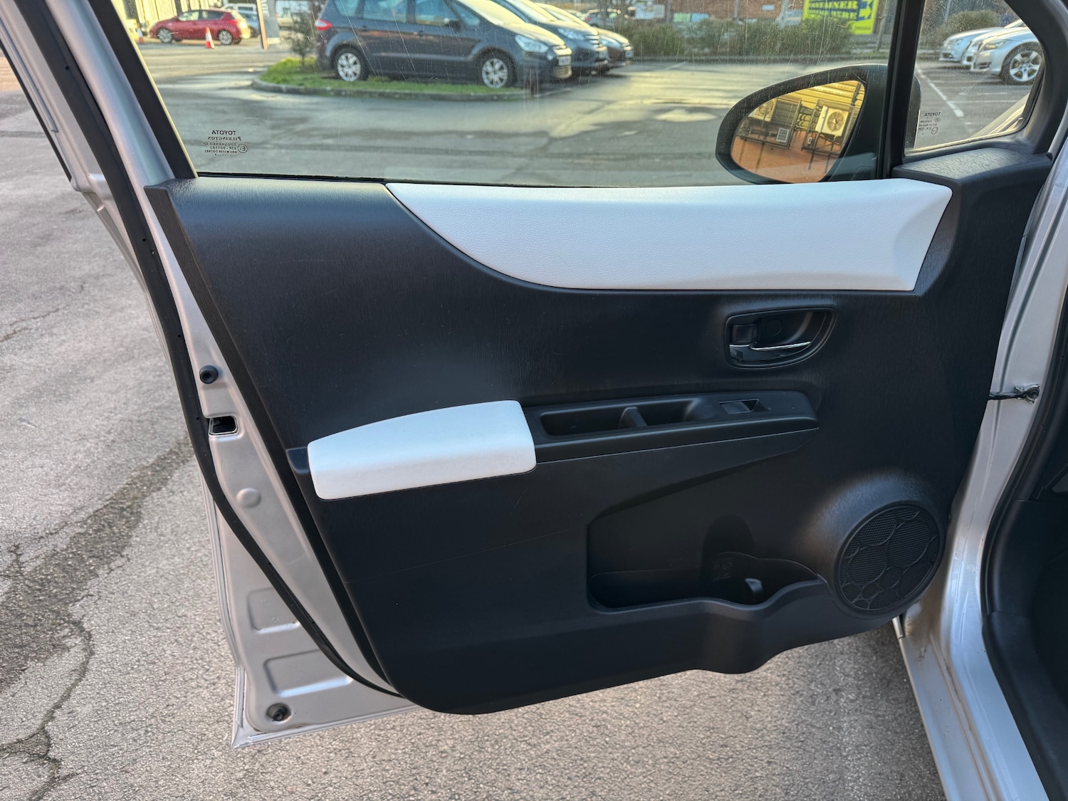 Used Toyota Yaris 2014 for sale - 77008886: Photo 19