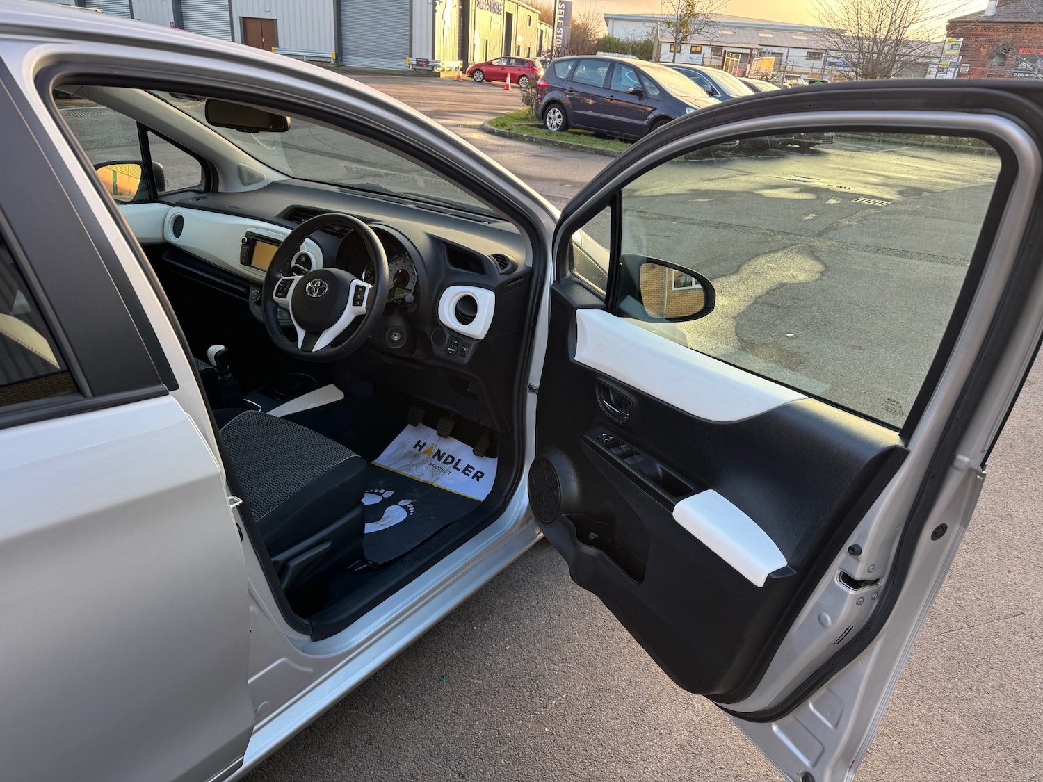 Used Toyota Yaris 2014 for sale - 77008886: Photo 30