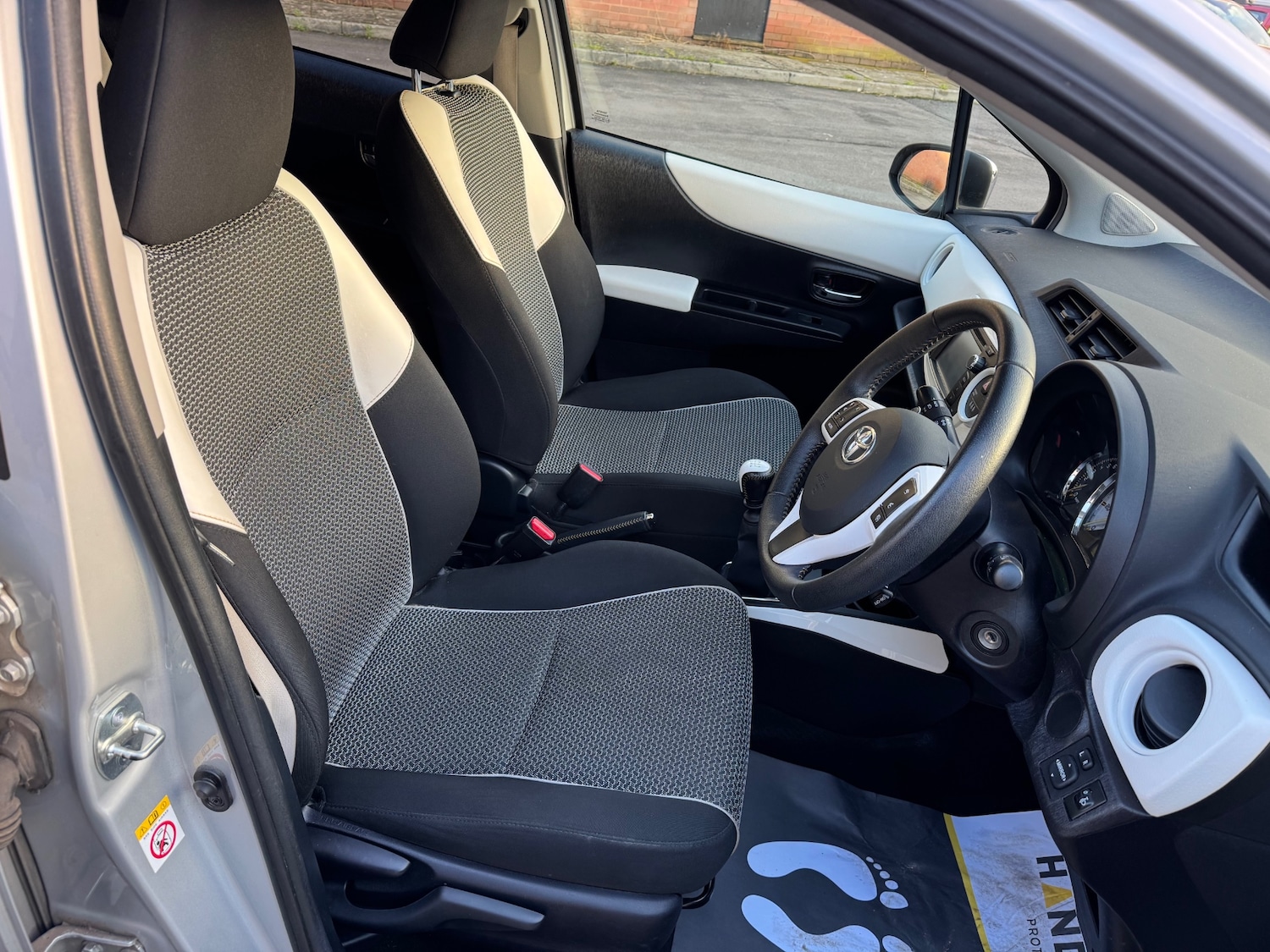 Used Toyota Yaris 2014 for sale - 77008886: Photo 33