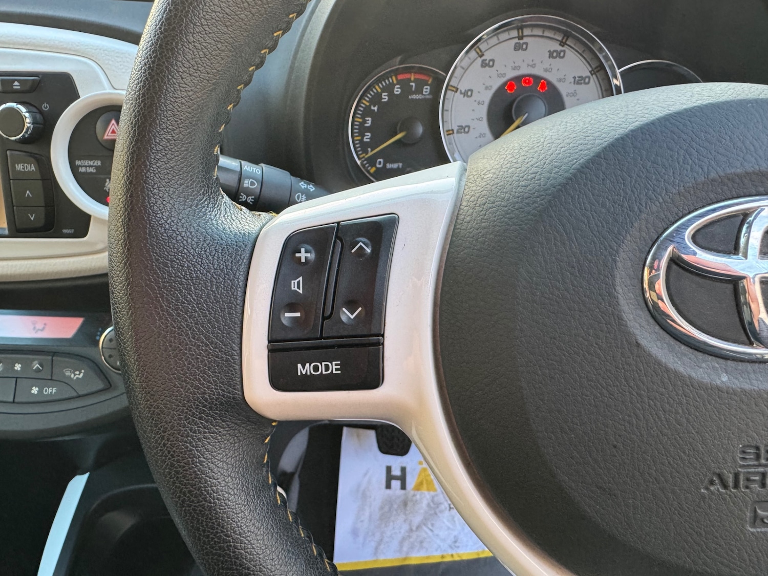 Used Toyota Yaris 2014 for sale - 77008886: Photo 37