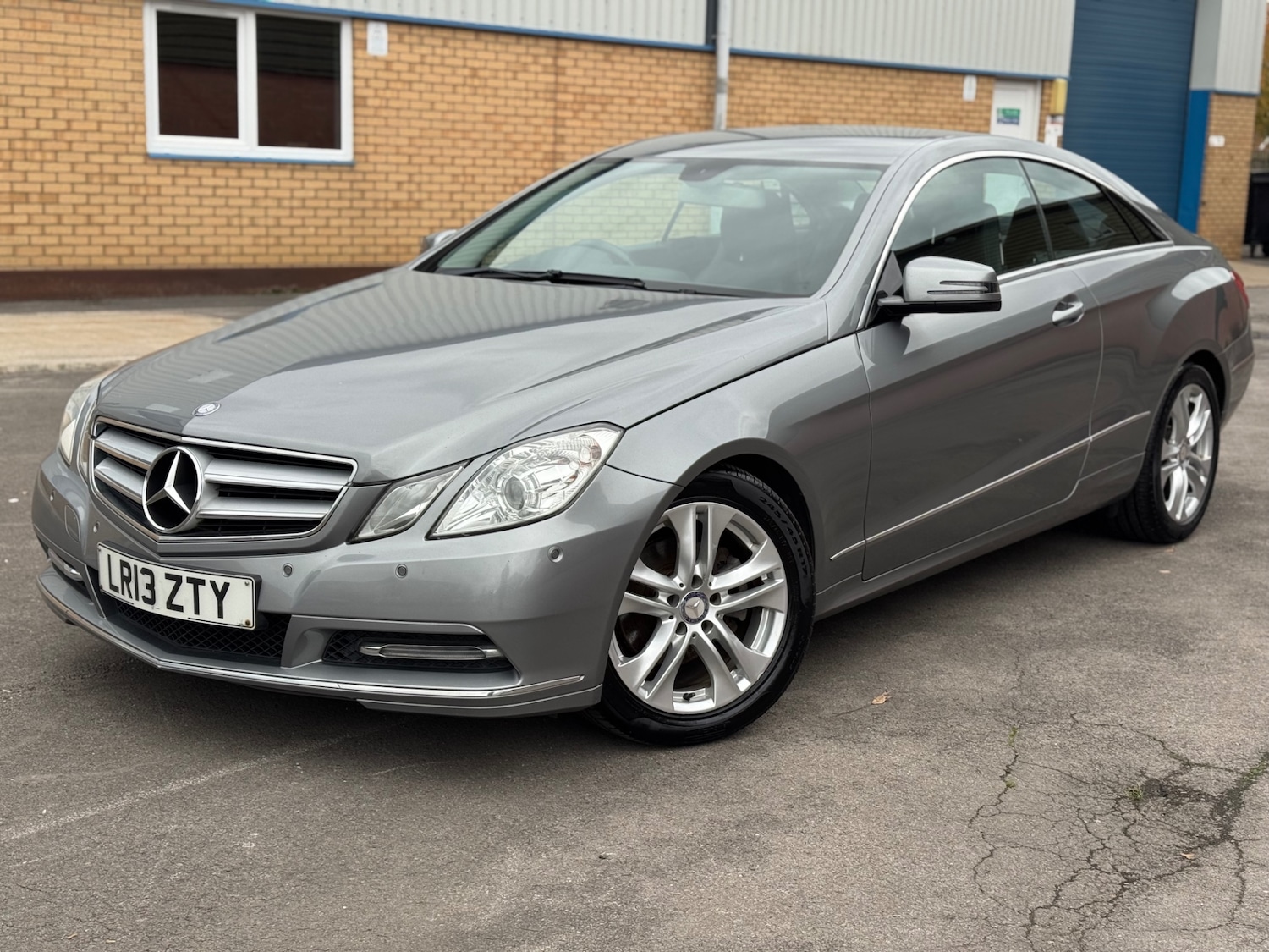Used Mercedes-Benz E Class 2013 for sale - 76725977: Photo 1
