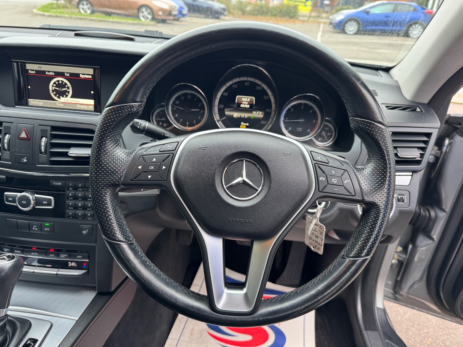 Used Mercedes-Benz E Class 2013 for sale - 76725977: Photo 33