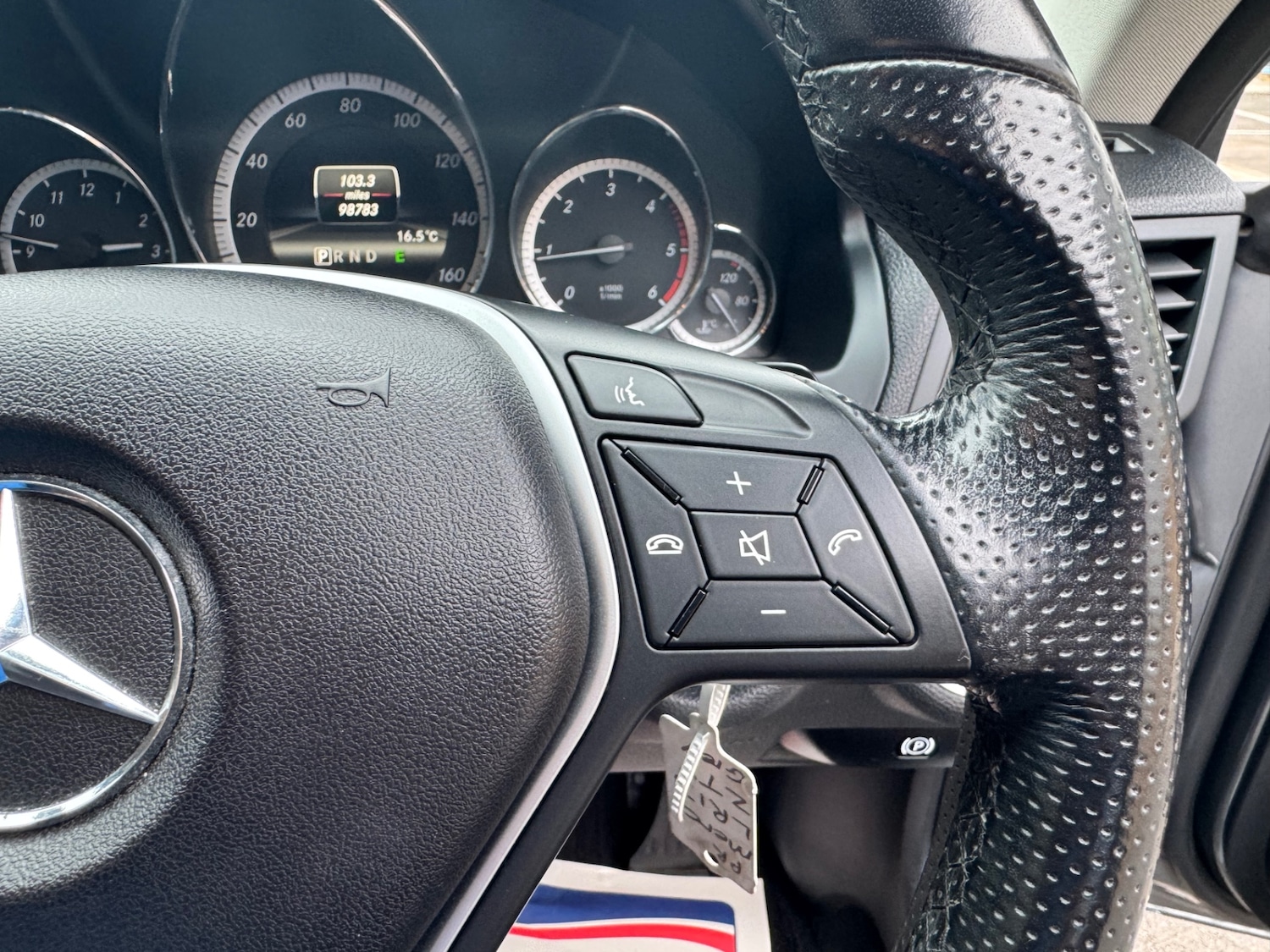 Used Mercedes-Benz E Class 2013 for sale - 76725977: Photo 35