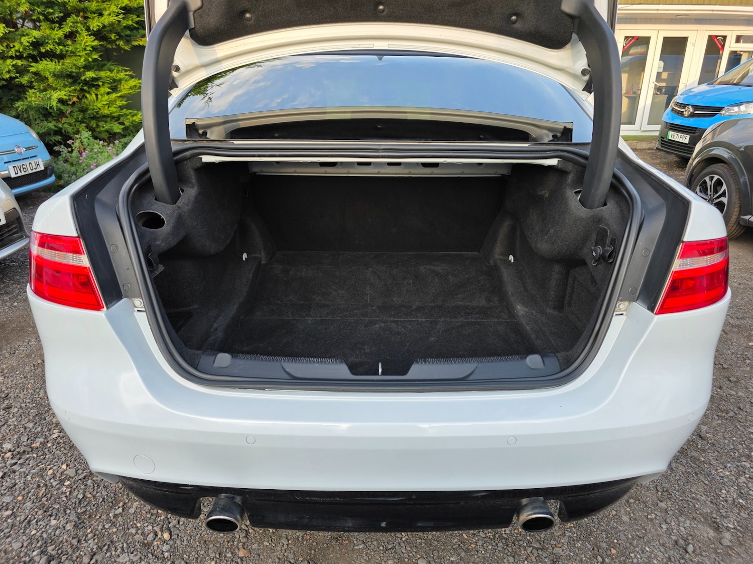 Used Jaguar XE 2015 for sale - 76407329: Photo 32