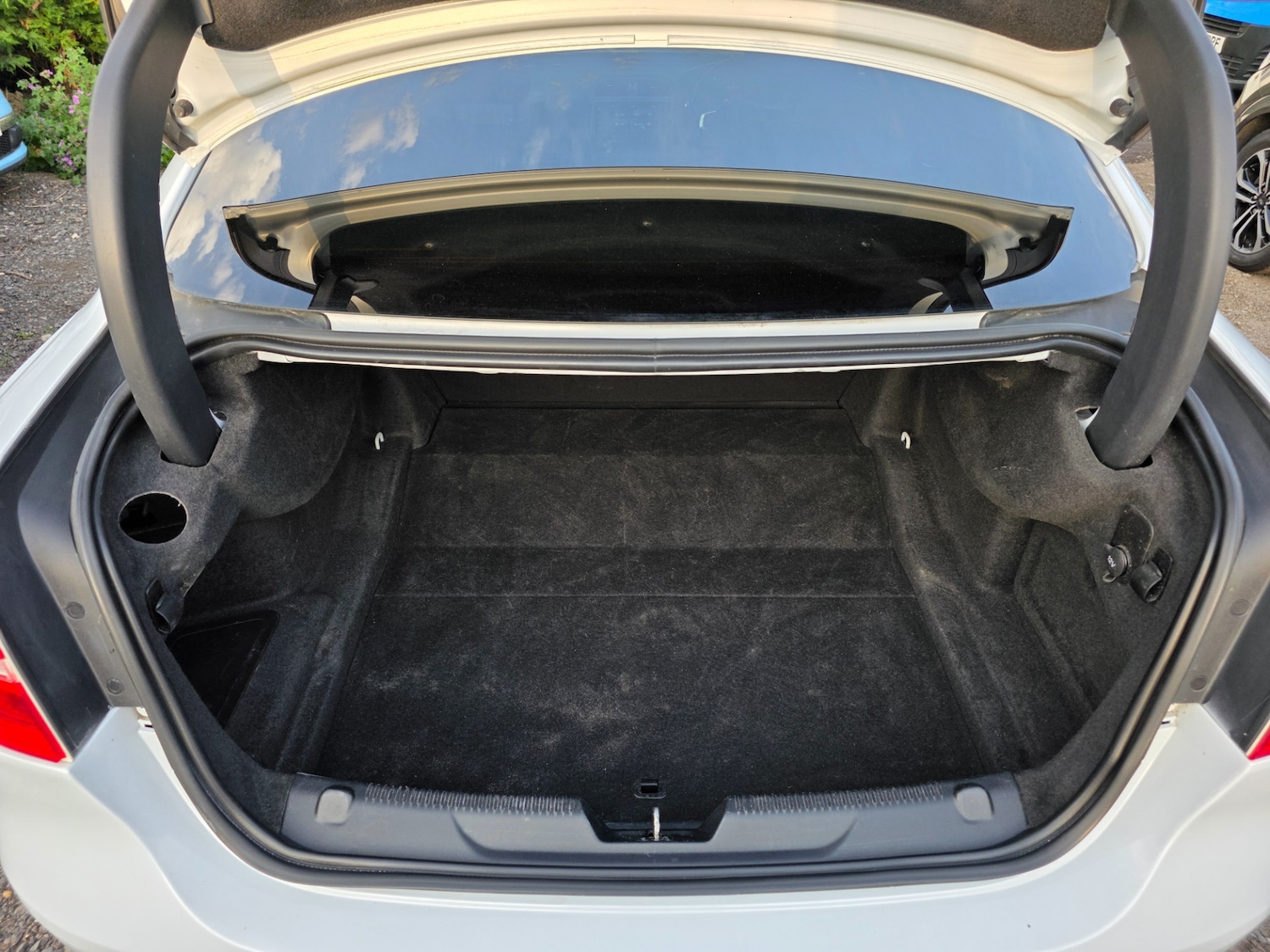 Used Jaguar XE 2015 for sale - 76407329: Photo 33