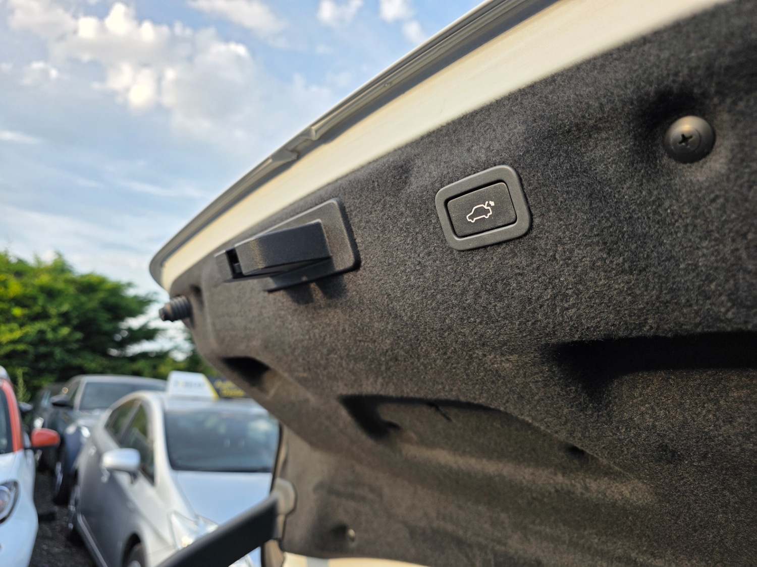 Used Jaguar XE 2015 for sale - 76407329: Photo 34