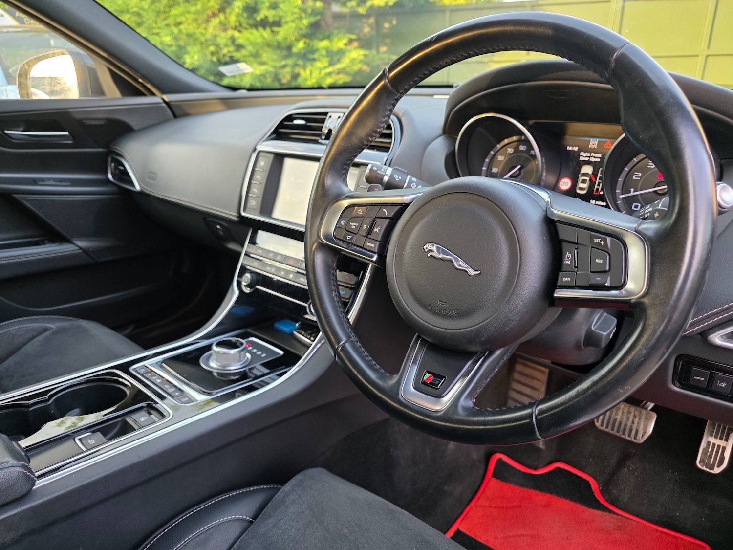 Used Jaguar XE 2015 for sale - 76407329: Photo 35