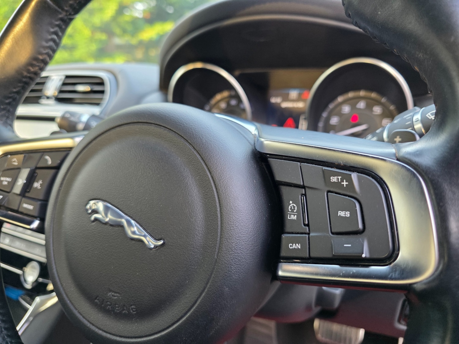 Used Jaguar XE 2015 for sale - 76407329: Photo 36