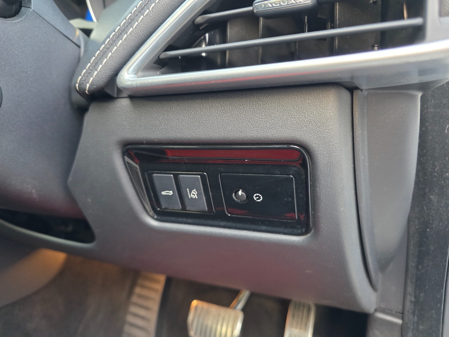 Used Jaguar XE 2015 for sale - 76407329: Photo 40