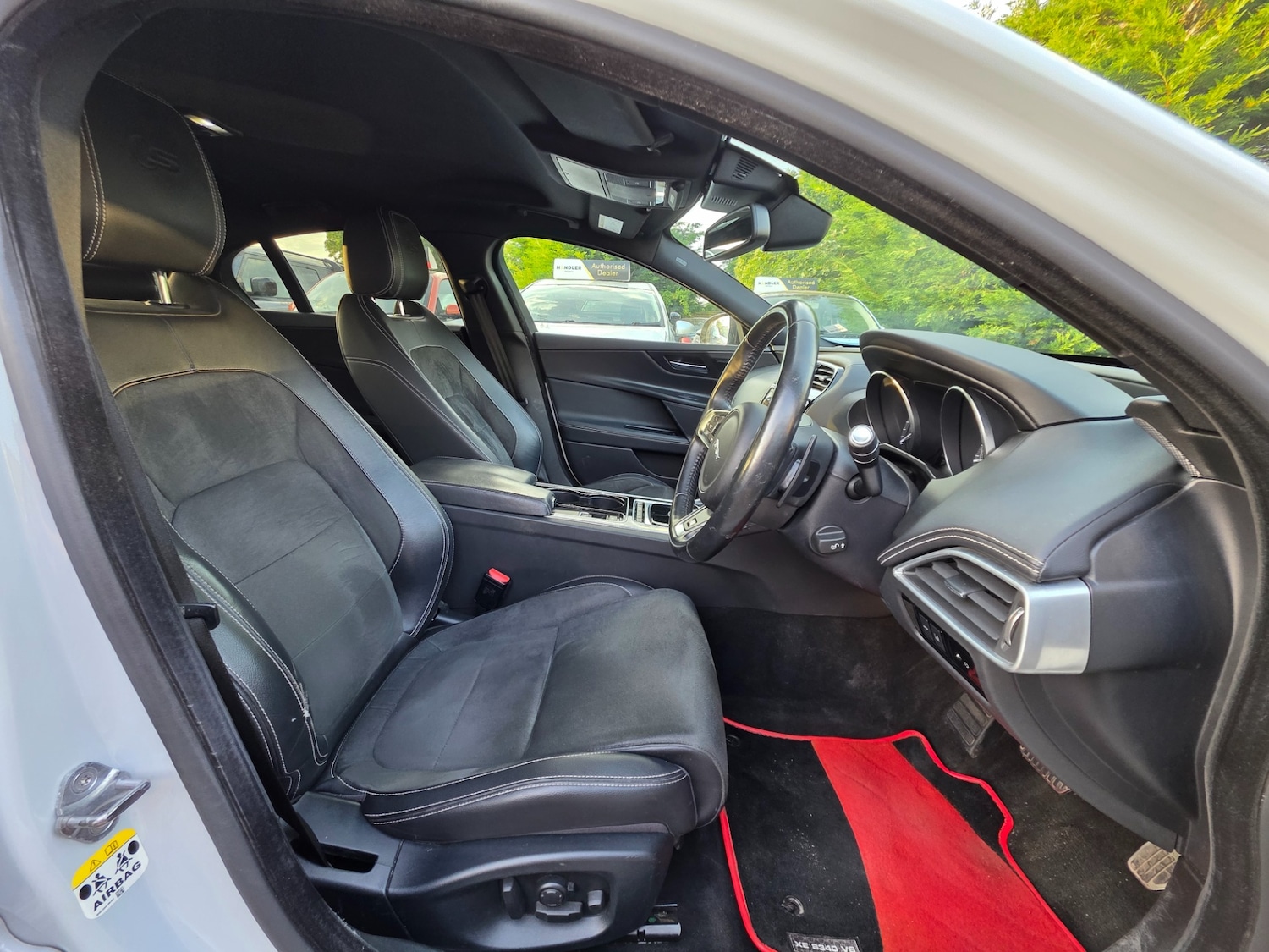 Used Jaguar XE 2015 for sale - 76407329: Photo 41