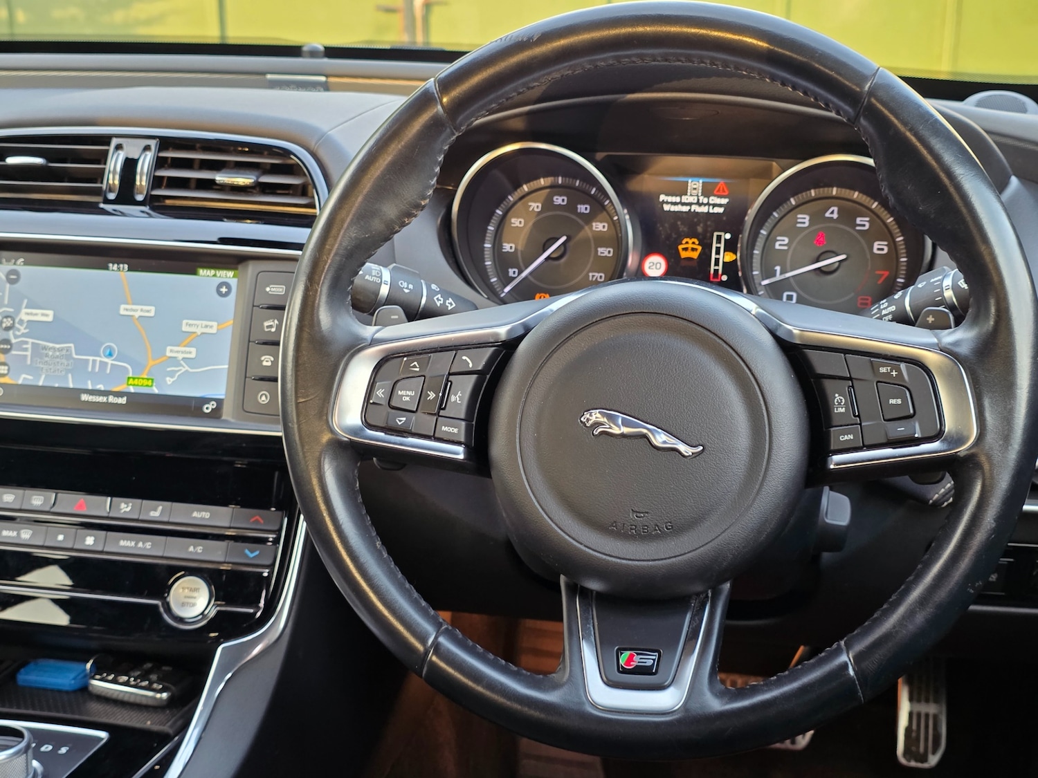 Used Jaguar XE 2015 for sale - 76407329: Photo 49